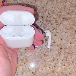 like new 2nd generation apple air pods